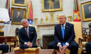 Presiden AS Donald Trump dan Raja Abdullah II melakukan pembicaraan di Ruang Oval Gedung Putih