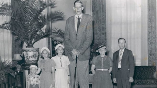 Robert Wadlow, Manusia Tertinggi di Dunia dengan Tinggi 2,72 Meter
