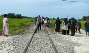 Tukang Becak Tewas Tertabrak Kereta Api di Perlintasan Tanpa Plang