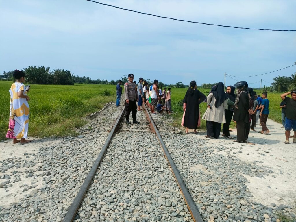 Tukang Becak Tewas Tertabrak Kereta Api di Perlintasan Tanpa Plang
