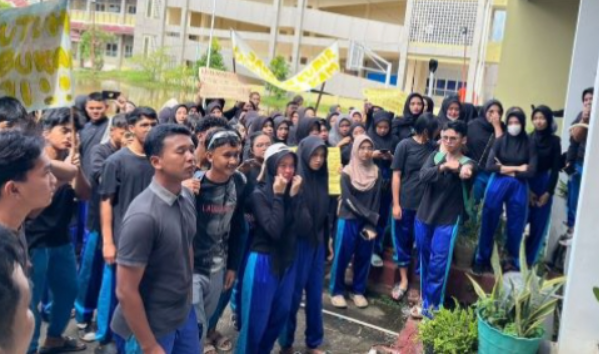 Video Aksi Demo Siswa SMA Negeri 1 Mempawah Viral, Kecewa Tak Bisa Ikut SNBP 2025