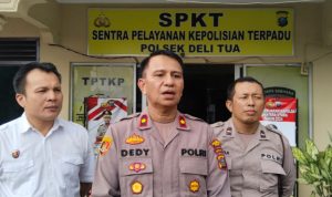 Kapolsek Delitua, Kompol Dedy Dharma SH MH bersama dengan anggotanya.(Istimewa)