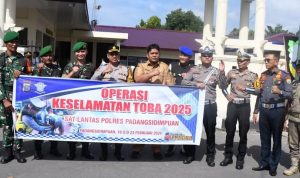 Kapolres Padangsidimpuan AKBP Dr Wira Prayatna SIK, MH dan Pj Sekdako dan Forkopimda foto bersama usai gelar apel pasukan Kamseltibcarlantas 2025, Senin (10/2-25). Foto : BP/Ist