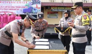 Kapolres Pematangsiantar melakukan Sertijab sejumlah pejabat dan Kasat.(Istimewa).