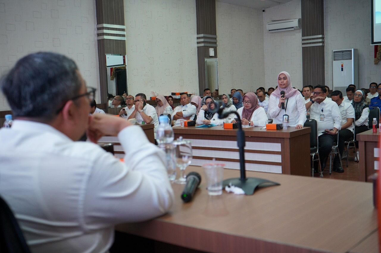 Rapat persiapan sinkronisasi visi dan misi Kepala Daerah terpilih di Balai Kota Medan. BP/erwan