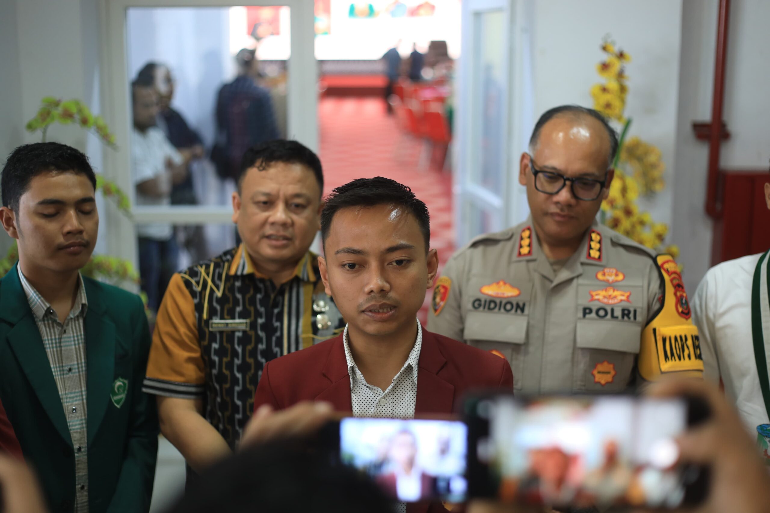 Cipayung Plus saat menggelar dialog public di Gedung BKDPSDM Sumut, Jumat (24/2/2025). BP/erwan