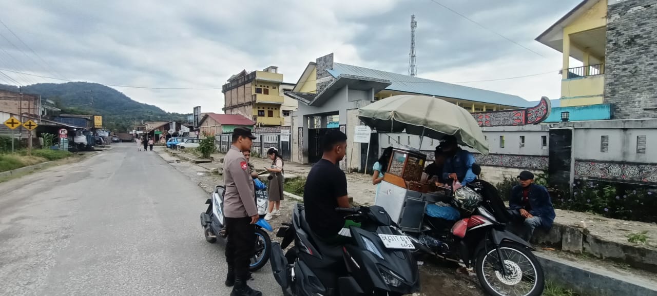Kepolisian Polres Pakpak Bharat menemui warga.(Istimewa)