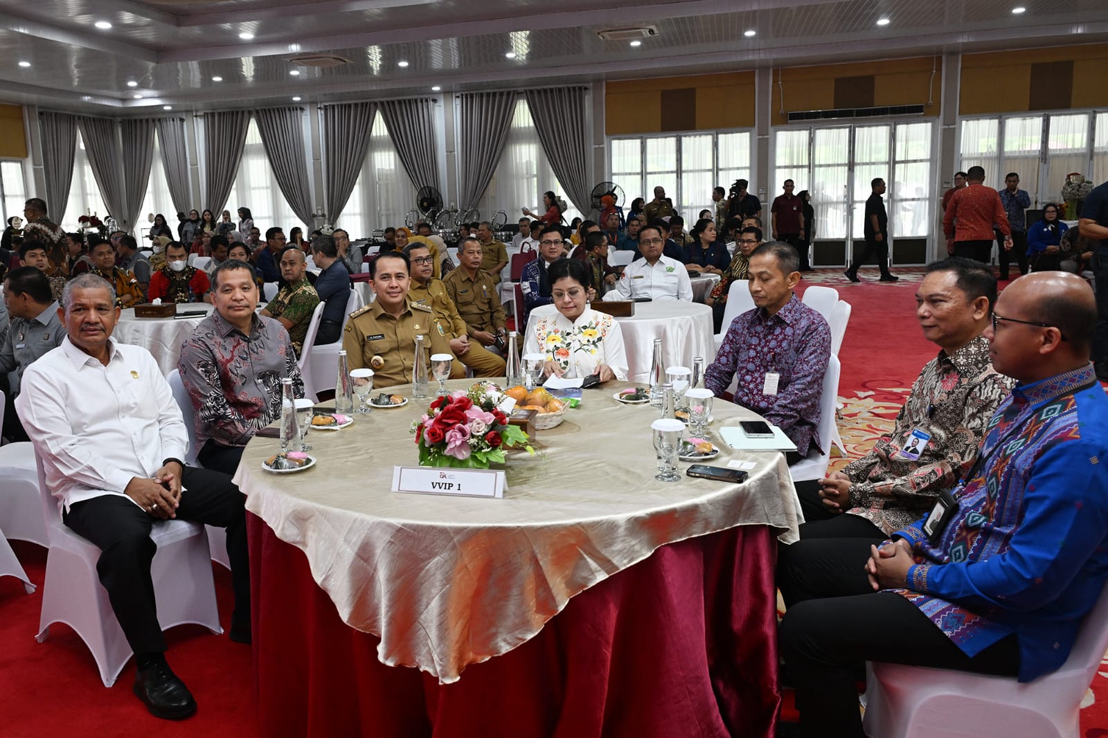 Penjabat (Pj) Gubernur Sumatera Utara (Sumut) Agus Fatoni Bersama Ketua Dewan Audit yang juga Anggota Dewan Komisioner OJK Shopia Wattimena, Wakil Ketua I DPRD Sumut Sutarto, Forkopimda Sumut, Sekretaris Daerah Sumut MA Effendy Pohan, BPK Perwakilan Sumut, Bank Indonesia Sumut, menghadiri Governansi Insight Forum Otoritas Jasa Keuangan (OJK) yang diselenggarakan oleh OJK di Aula Tengku Rizal Nurdin, Jalan Jenderal Sudirman, Selasa.(Istimewa).