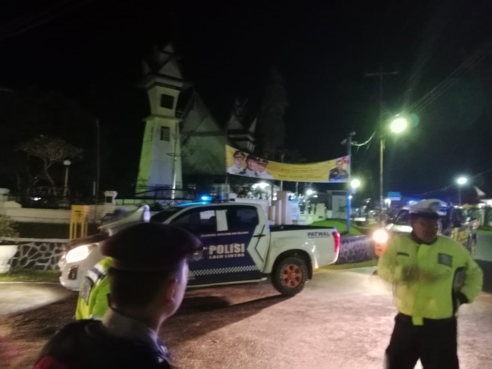 Petugas kepolisian melakukan patroli.(Istimewa)
