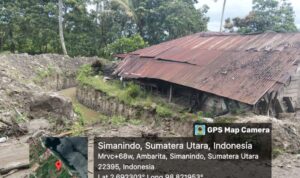 Kondisi rumah Darma Ambarita dikelilingi parit.(Istimewa).