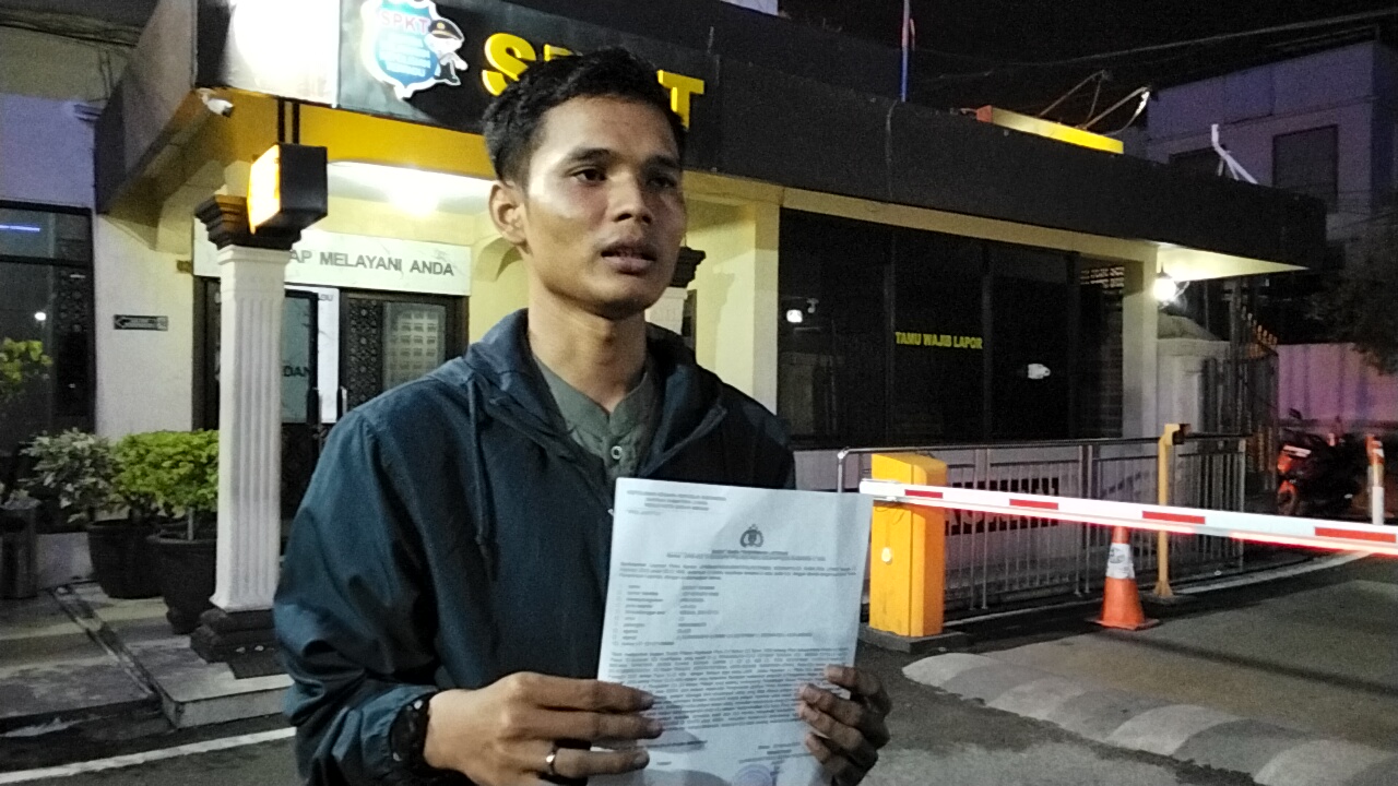 pelapor ketika di Mapolrestabes Medan.(Istimewa)