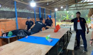 Petugas kepolisian ketika berada dilokasi.(Istimewa)