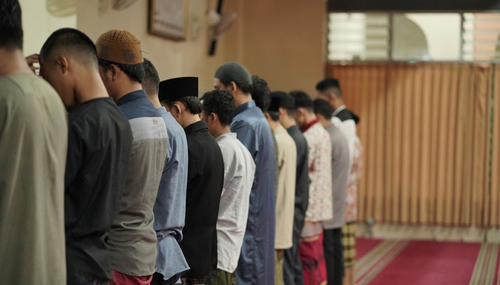 Hukum Shalat Tarawih Tanpa Shalat Isya, Sah atau Tidak?