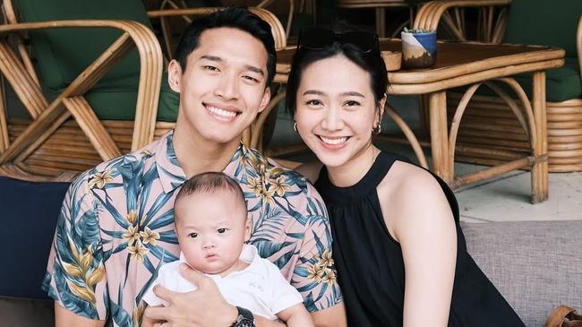  Jonatan Christie dan Shanju Baptis Anak, Momen Haru Jadi Sorotan