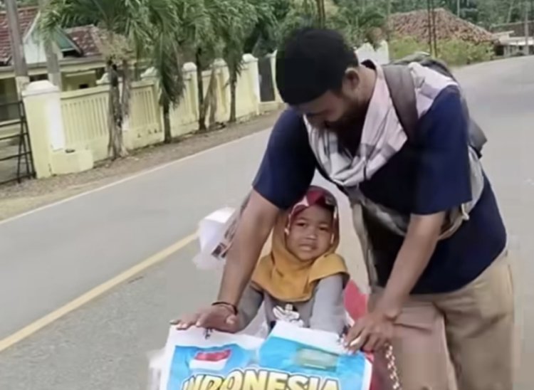 seorang bapak dan anak pergi ke Mekah