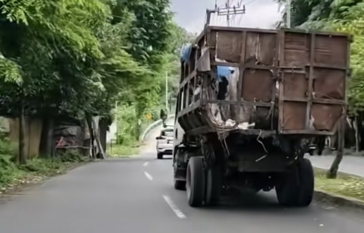 Truk Sampah Tak Layak Pakai, Netizen: "Kemana Dana Pemeliharaan?"