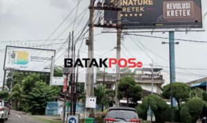 Baliho raksasa diduga melanggar Perwal di Jalan Guru Patimpus Medan.(Istimewa).