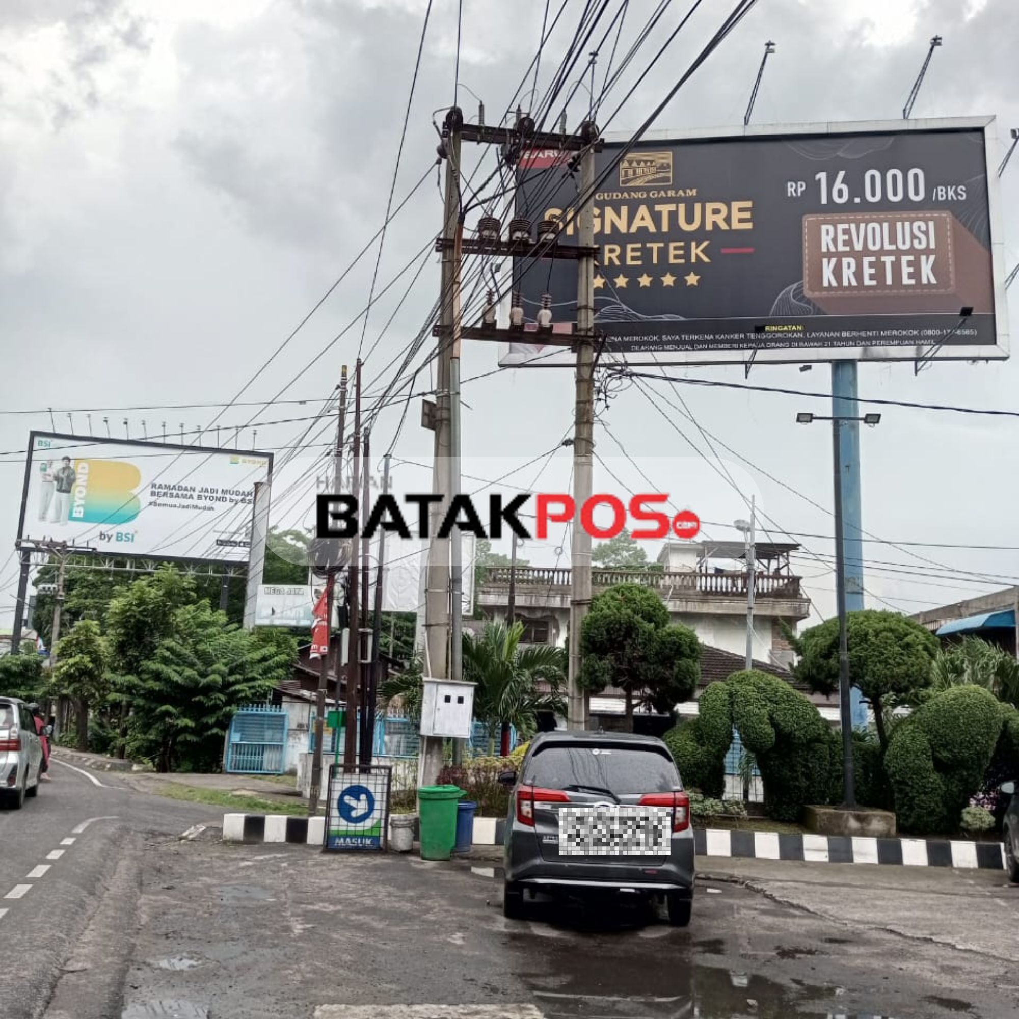 Baliho raksasa diduga melanggar Perwal di Jalan Guru Patimpus Medan.(Istimewa).