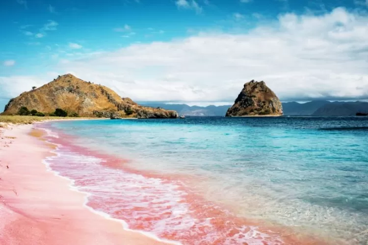 10 Pantai Terindah di Indonesia yang Wajib Dikunjungi