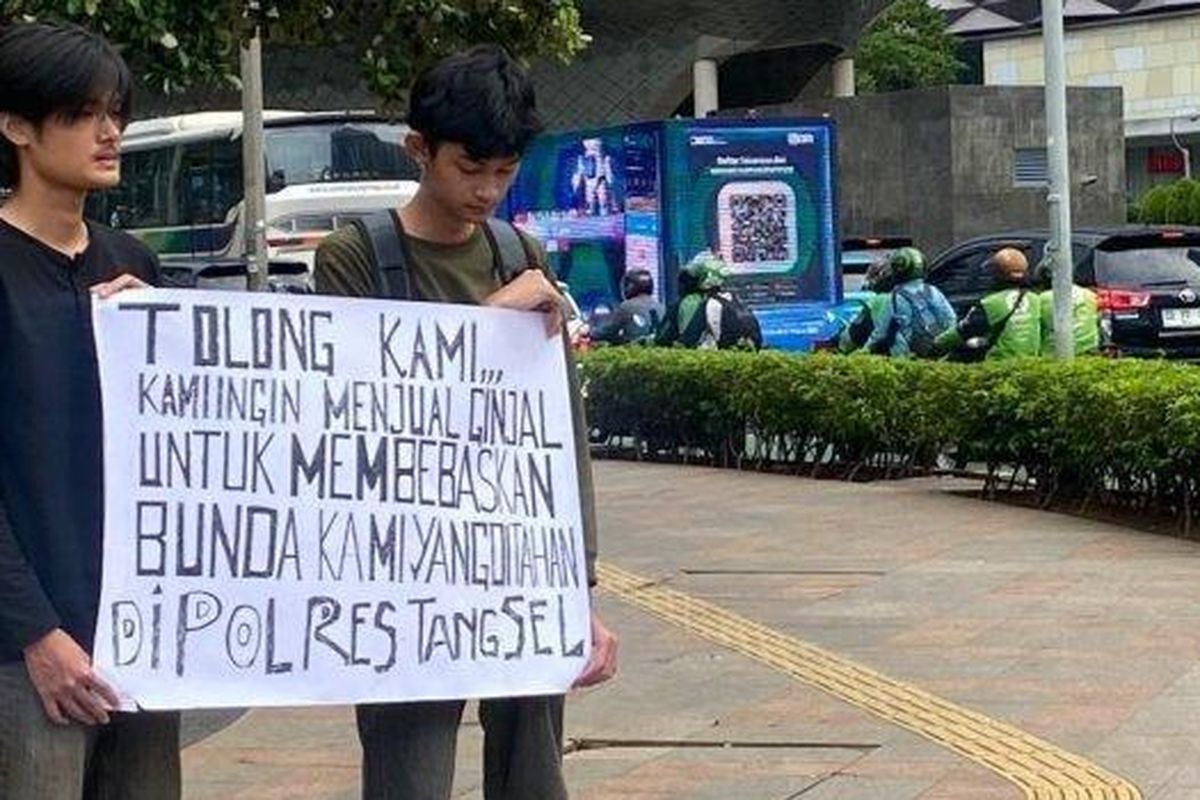 Aksi Farrel dan Nayaka hendak menjual ginjal untuk membebaskan sang ibu yang ditahan polisi di kawasan Bundaran Hotel Indonesia