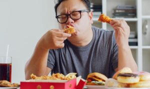 Makan berlebihan merupakan kebiasaan yang buruk
