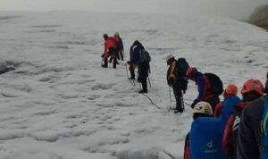 Ilustrasi pendaki Puncak Cartensz