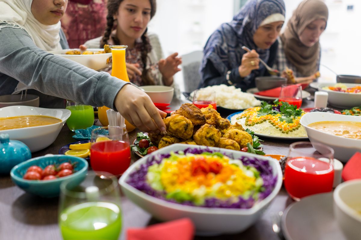 Ilustrasi buka puasa. Beberapa jenis makanan baik untuk dikonsumsi selama periode puasa Ramadhan