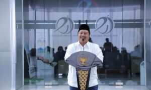 Bupati Jombang Warsubi saat menggelar pertemuan dengan beberapa komunitas wartawan di kediaman pribadinya, di Desa Mojokrapak, Kecamatan Tembelang, Kabupaten Jombang,