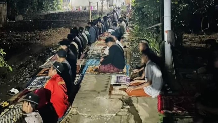 Viral Tarawih dapat uang di Malang hingga jemaah membludak