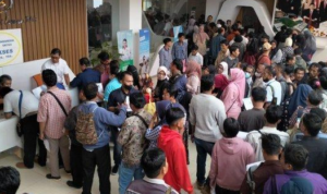 KARYAWAN SRITEX TUNGGU JHT
