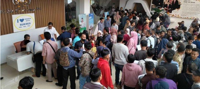 KARYAWAN SRITEX TUNGGU JHT