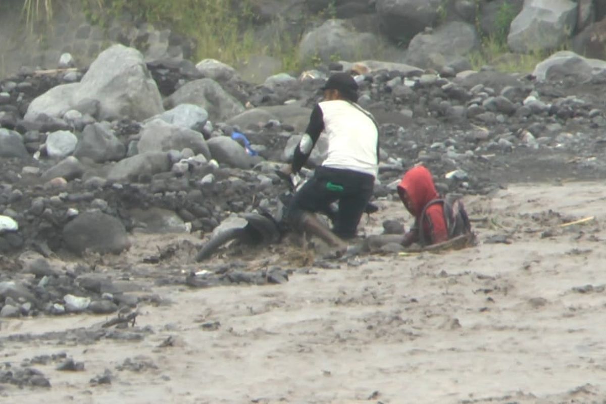 Motor terseret banjir lahar Gunung Semeru