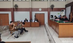 Tiga terdakwa kasus korupsi PLTU di Sumsel menjalani sidang tuntutan