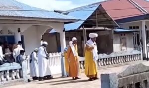 warga di desa Kampung Baru Maluku sudah melaksanakan Sholat Idul Fitri
