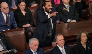 Pejabat DPR Amerika Serikat dari Partai Demokrat, Al Green, diusir setelah menunjuk-nunjuk Presiden AS Donald Trump