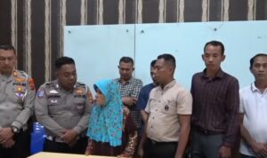 Proses perdamaian antara Bripka K (2 dari kiri) dengan keluarga Evi, ODGJ yang kepalannya ditendang Brigadir J