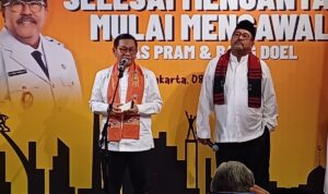 Proses perdamaian antara Bripka K (2 dari kiri) dengan keluarga Evi, ODGJ yang kepalannya ditendang Brigadir J