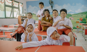 ilustrasi siswa dan guru di kelas
