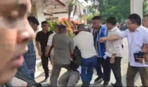 Anggota DPRD Pematangsiantar Diduga Pukul Mahasiswa Saat Demo UU TNI