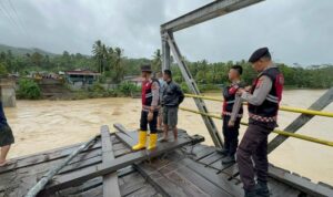 Bobby Nasution Tinjau Jembatan Ambruk, Pastikan Pembangunan Dimulai Tahun Ini