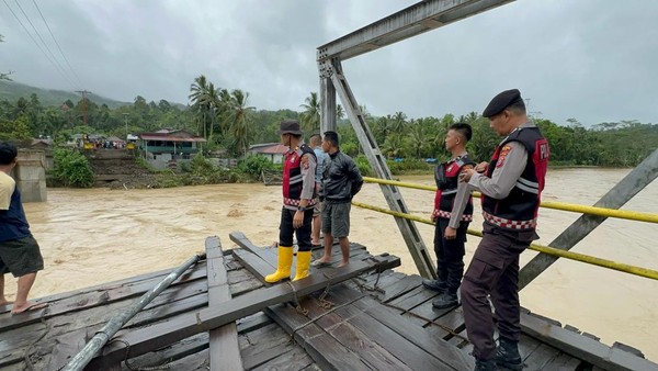 Bobby Nasution Tinjau Jembatan Ambruk, Pastikan Pembangunan Dimulai Tahun Ini