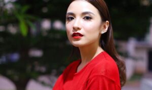 Chelsea Olivia Luncurkan Koleksi Fashion Terbaru, Terinspirasi dari Bunga Hibiscus