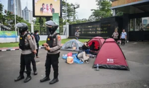 DPR RI Sahkan Revisi UU TNI, Massa Aksi Gelar Protes di Depan Gedung Parlemen