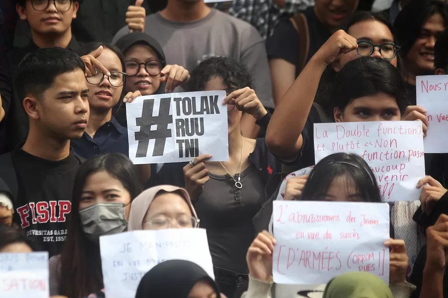 Gelombang Demo Tolak RUU TNI Meluas, Mahasiswa di Berbagai Kota Turun ke Jalan