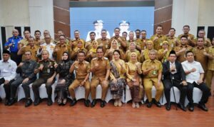 Wali Kota Medan Rico Tri Putra Bayu Wass foto bersama saat acara silaturahmi dengan unsur Forkopimda di Balai Kota Medan, Selasa (4/3/2025). BP/erwan
