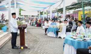 Sekda Medan Wiriya Al-rahman saat memberikan sambutan pada acara Safari Ramadhan di masjid Nurul Ikhwan. BP/erwan