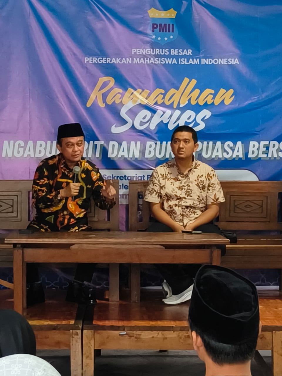 Prof. Ganjar Razuni memberi kan pandangan terkait Korupsi di Indonesia didampingi Yudi Purnomo Harahap ( mantan Penyidik KPK) pada acara Liga Korupsi Indonesia yang dilaksanakan oleh PB PMII di Jakarta