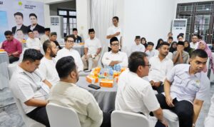 Wali Kota Medan Rico Wass saat acara buka puasa bersama dan silaturahmi dengan BPC HIPMI Medan di Komplek Taman Setia Budi Indah, Minggu (23/3/2025). BP/erwan