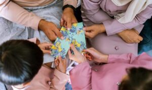 Ilustrasi Berapa Besaran Nominal Ideal Angpao THR Lebaran untuk Anak-Anak