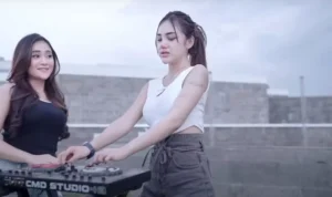Joget di Makam Bung Karno, Video Klip Iclik Cinta Mala Agatha Dikecam!